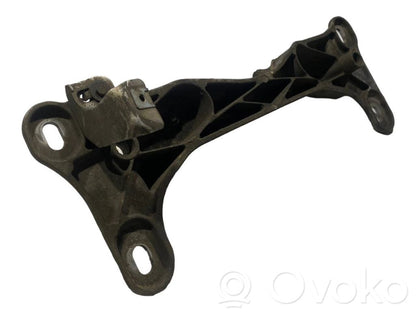 Transmission mounting bracket