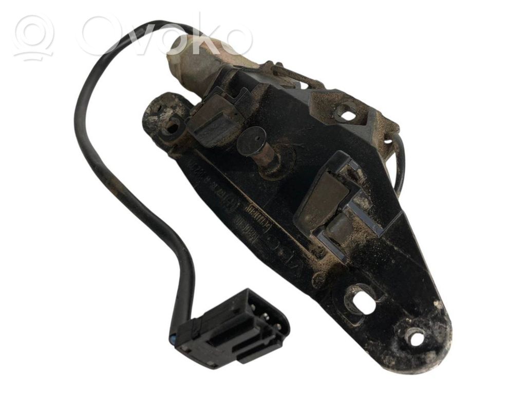 Tailgate latch
