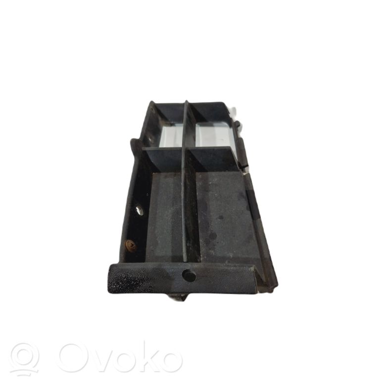 Apakšējais režģis (trīsdaļīgs)