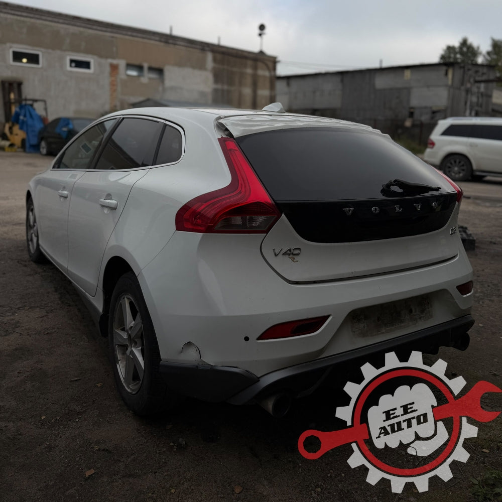 Volvo V40 R-Design 2012 – запчасти