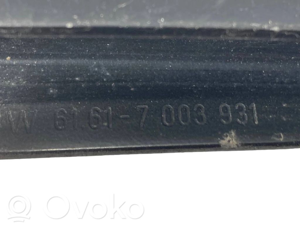 Windshield wiper arm