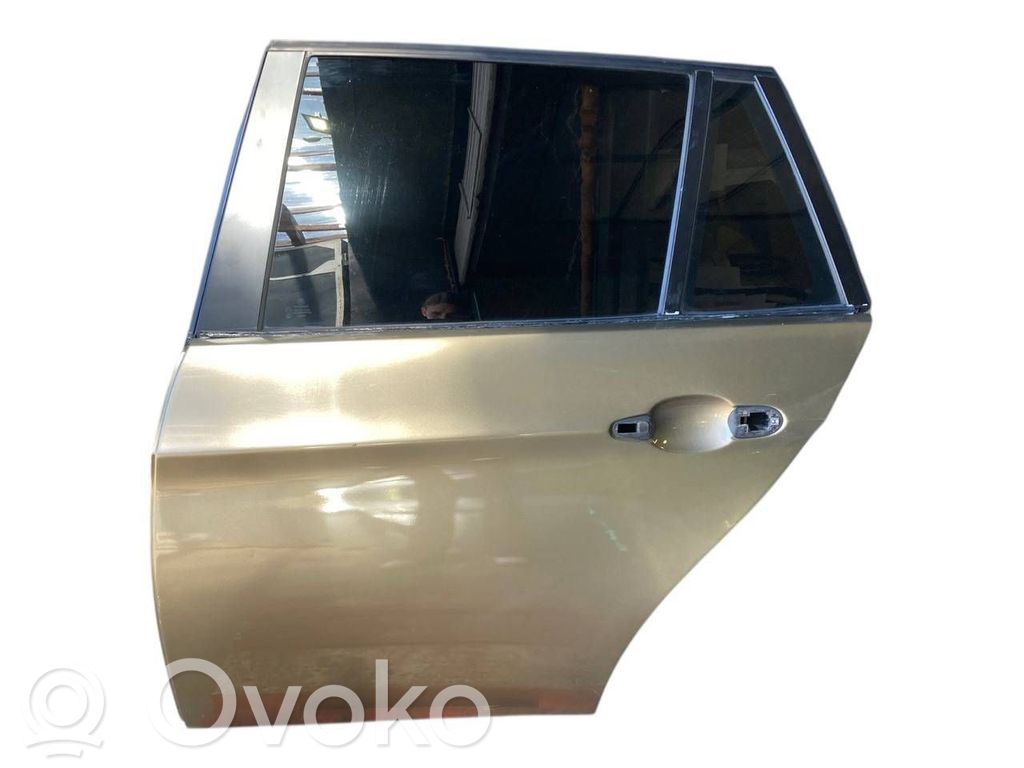 Aizmugurējās durvis