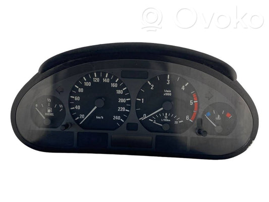 Speedometer (in the instrument panel)