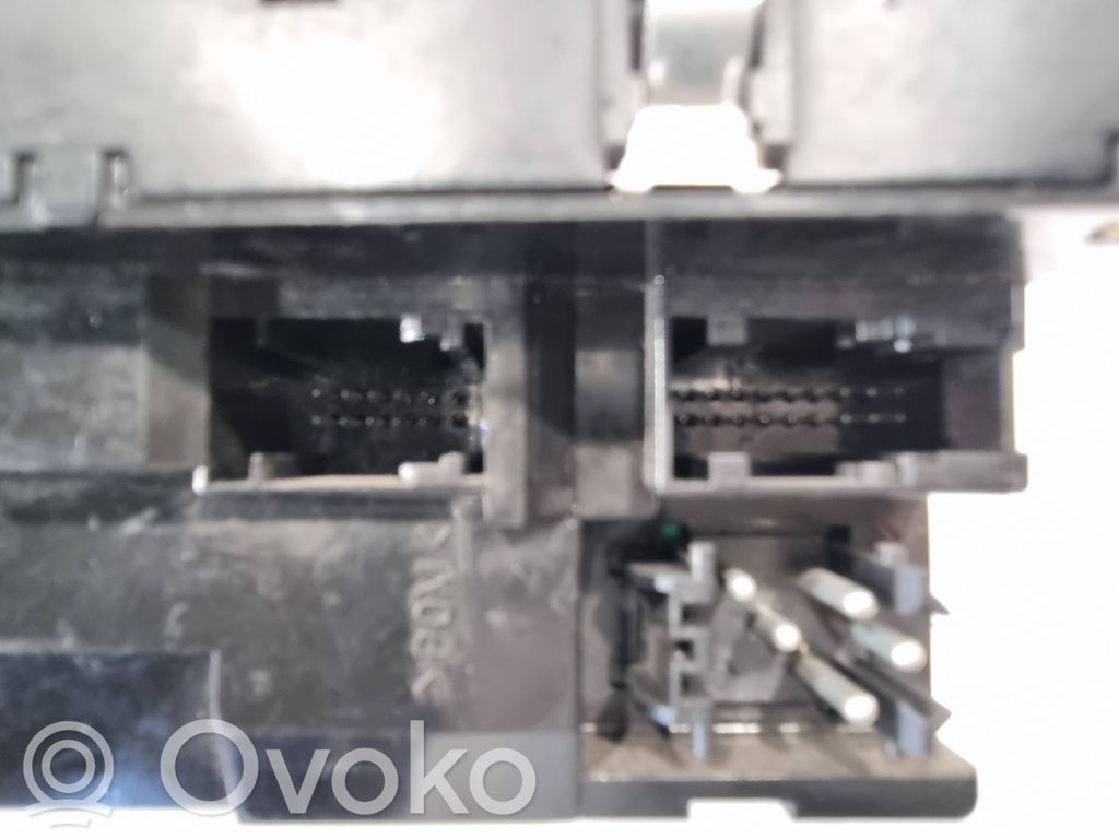 Window lift control switch(es)