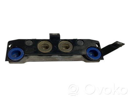 Aizmugurējā pārsega slēdzene