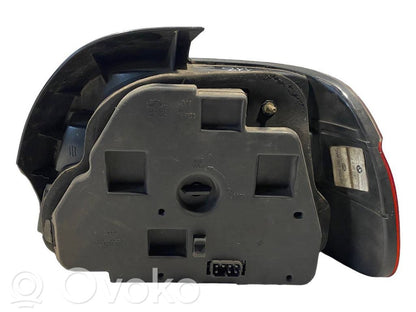 Aizmugurējais lukturis virsbūvē