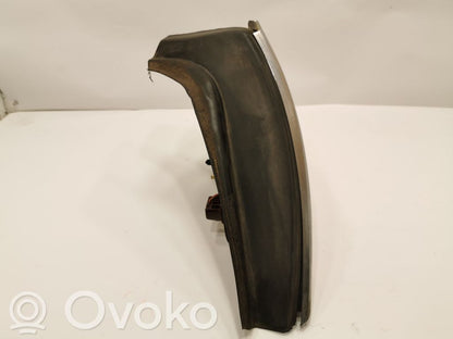 Aizmugurējais lukturis virsbūvē