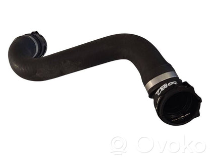 Caurulīte (-es) / šļūtene (-es)