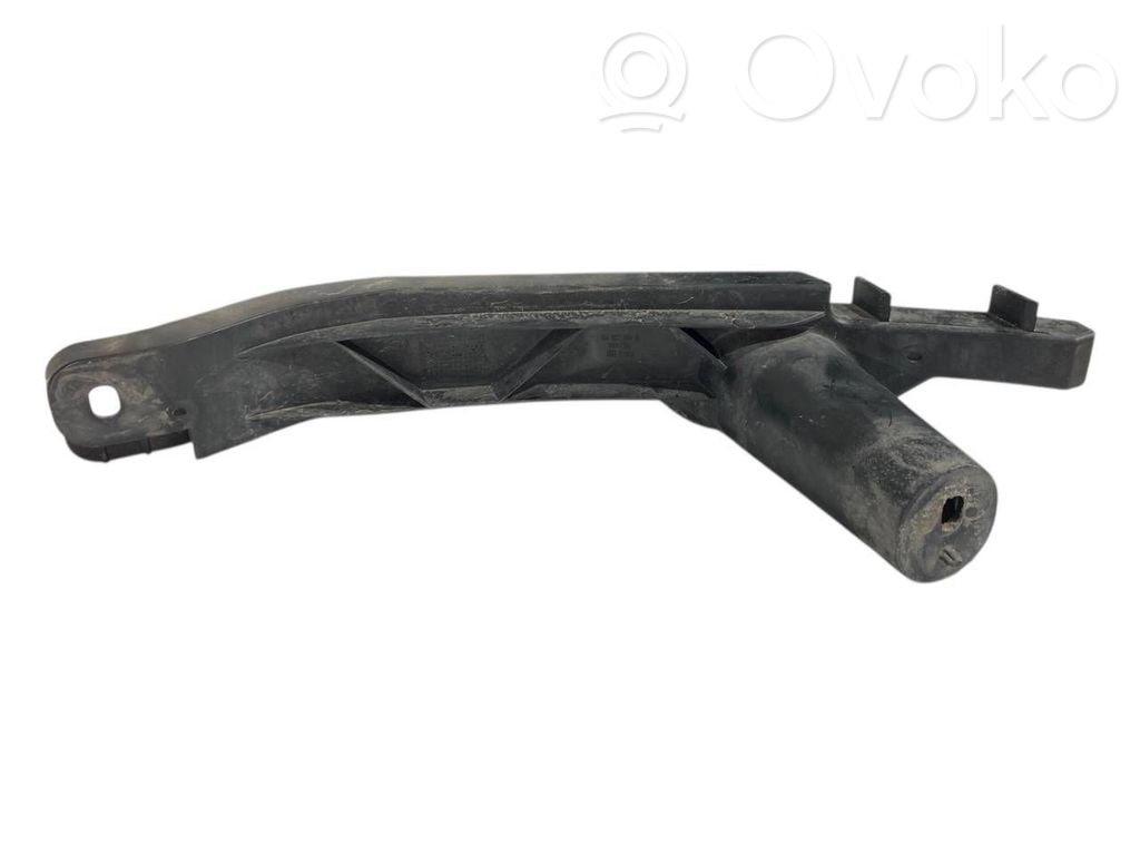 Priekšpusē bampera turētājs