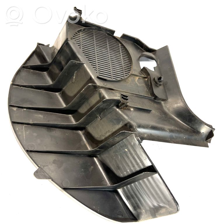 Kāju zonas sānu dekoratīvā apdare