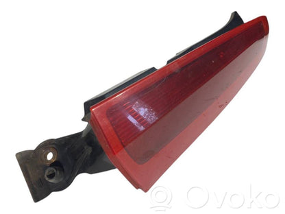 Aizmugurējais lukturis virsbūvē