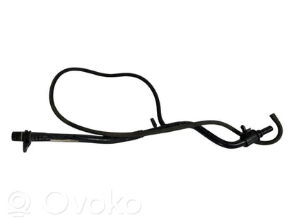 Caurulīte (-es) / šļūtene (-es)