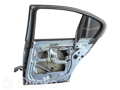 Aizmugurējās durvis