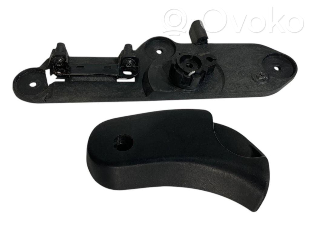 Dzinēja pārsega attaisīšanas rokturītis