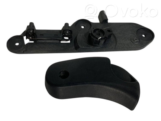 Dzinēja pārsega attaisīšanas rokturītis