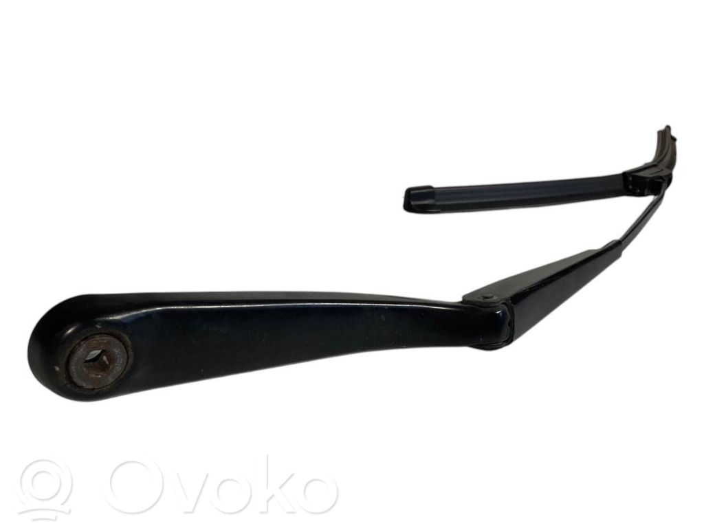 Priekšējā loga tīrītāja kājiņa