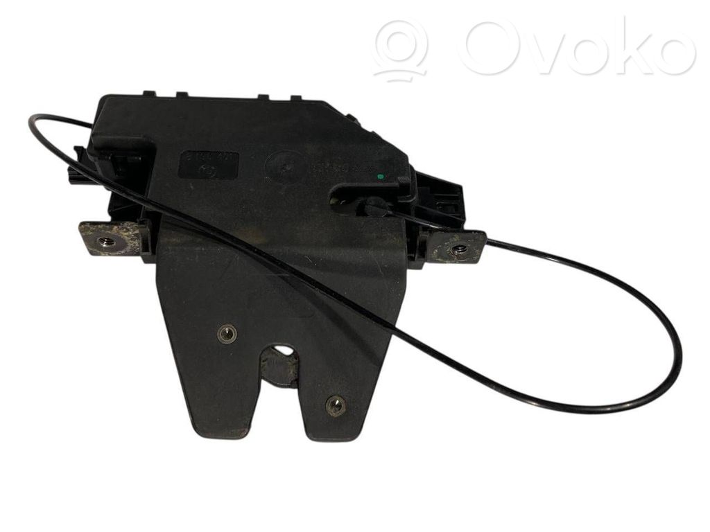 Aizmugurējā pārsega slēdzene