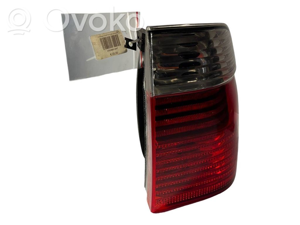 Задний фонарь в кузове