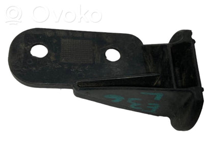 Priekšpusē bampera turētājs