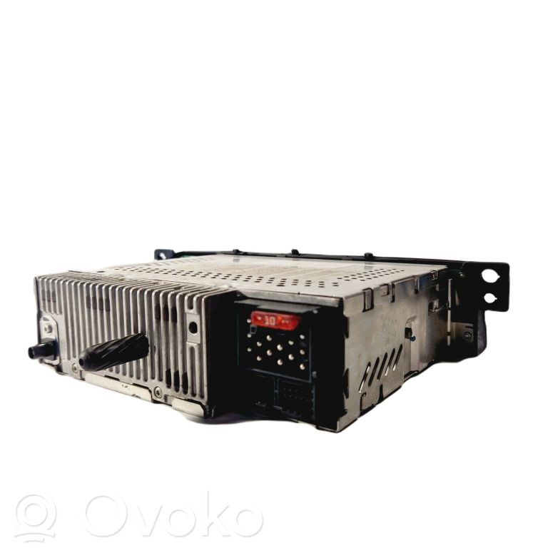 Radio / CD/DVD atskaņotājs / navigācija