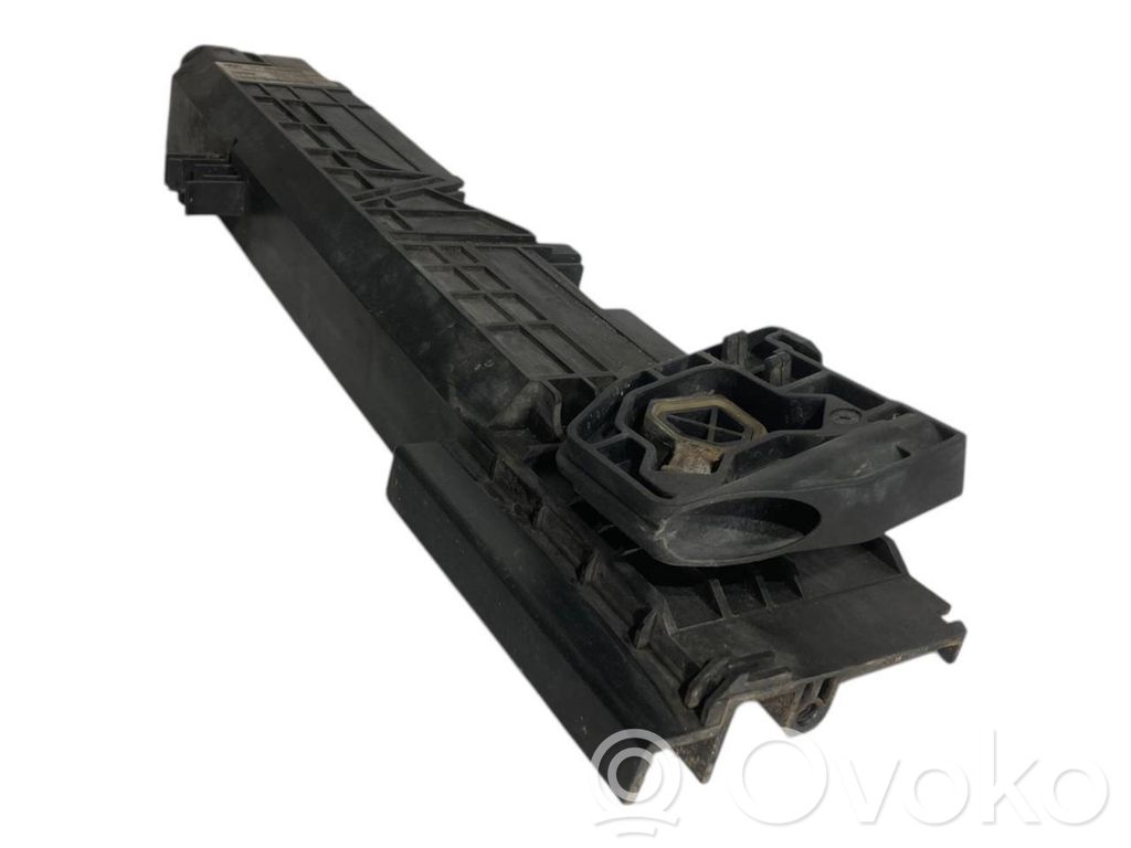 Radiatora (-u) turētājs / kronšteins