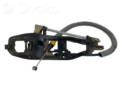 Priekšpusē turētājs / kronšteins ārējam atvēršanas rokturim