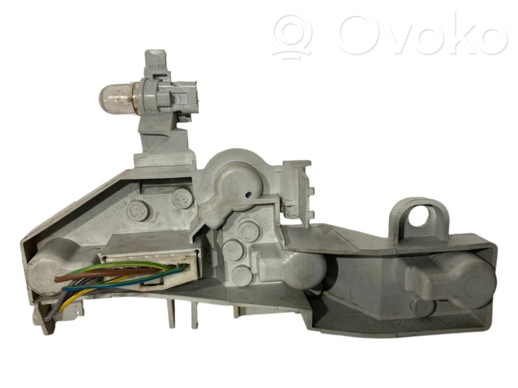 Aizmugures spuldzes vāka turētājs