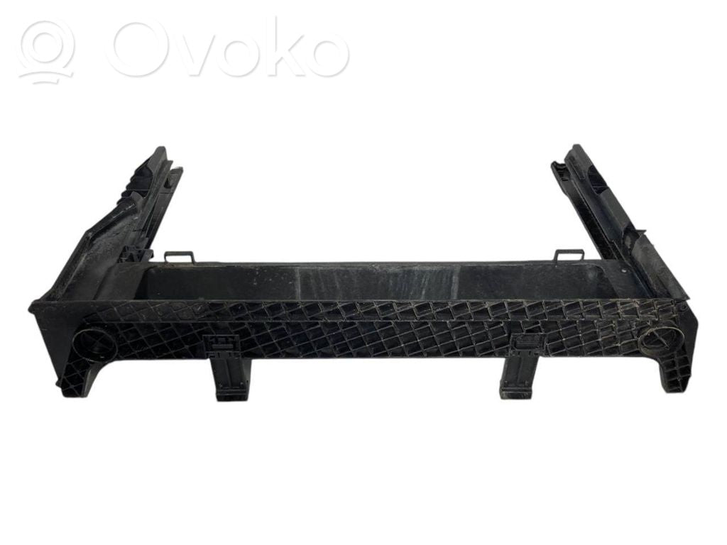 Нижняя часть радиаторной панели (телевизора)