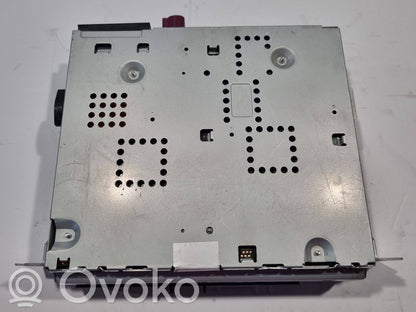 Radio / CD/DVD atskaņotājs / navigācija