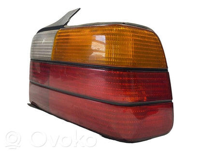 Aizmugurējais lukturis virsbūvē