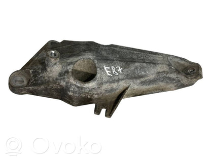 Engine mounting bracket