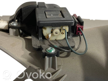 (D) statņa dekoratīvā apdare (augšdaļa)