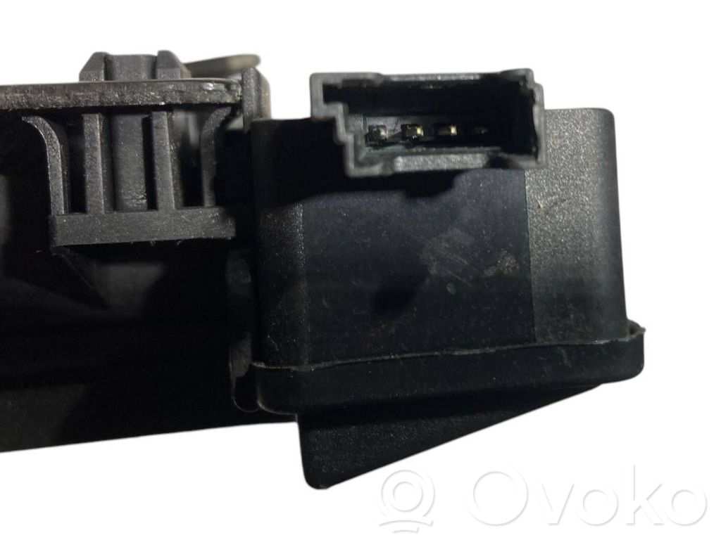 Замок задней крышки