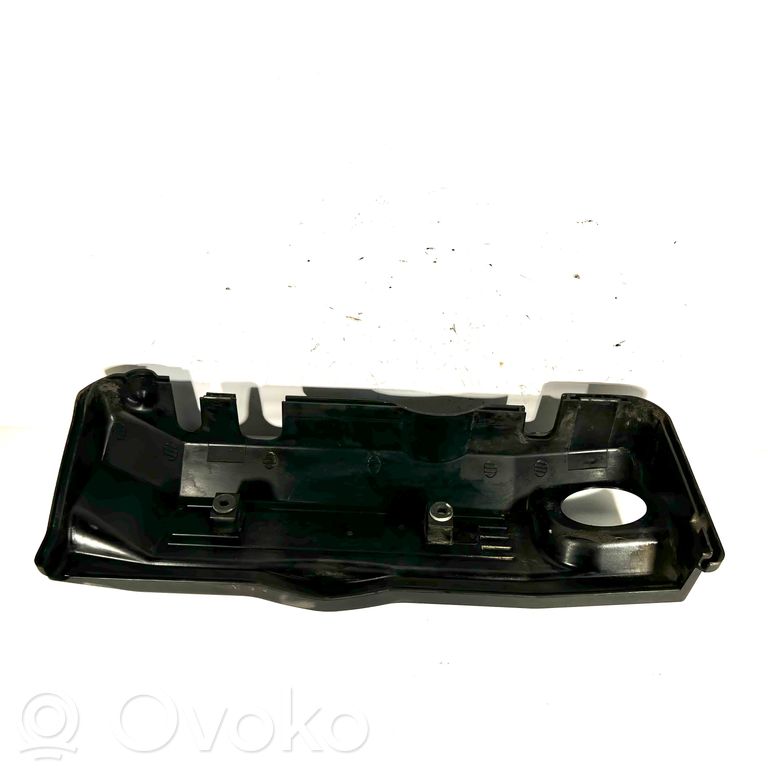 Engine cover (decorative trim)