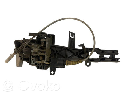 Aizmugurē turētājs / kronšteins ārējam atvēršanas rokturim