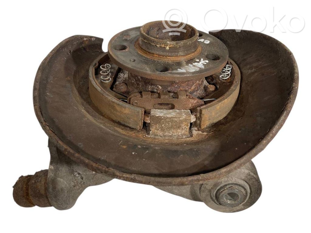 Aizmugurē riteņa rumbas vārpstas šarnīrs (stupica, capfa)