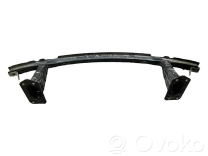 Priekšpusē bampera sija / balka