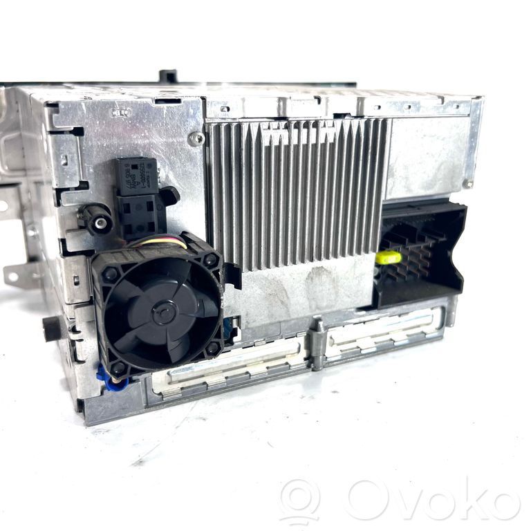 Radio / CD/DVD atskaņotājs / navigācija