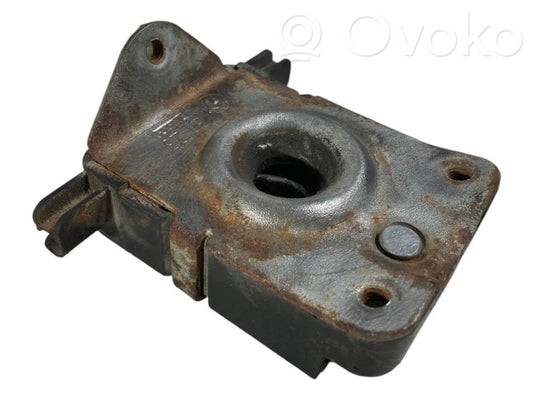 Замок капота двигателя