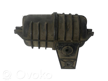 Vacuum air tank