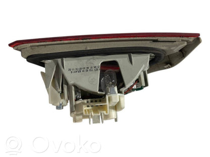 Aizmugurējais lukturis pārsegā