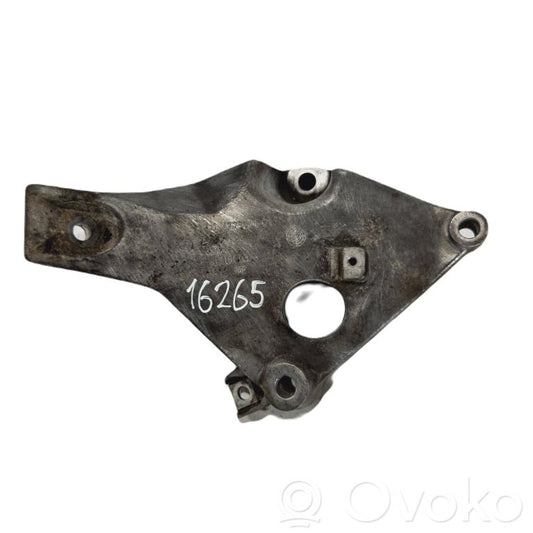 Engine mounting bracket