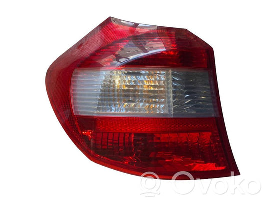 Aizmugurējais lukturis virsbūvē