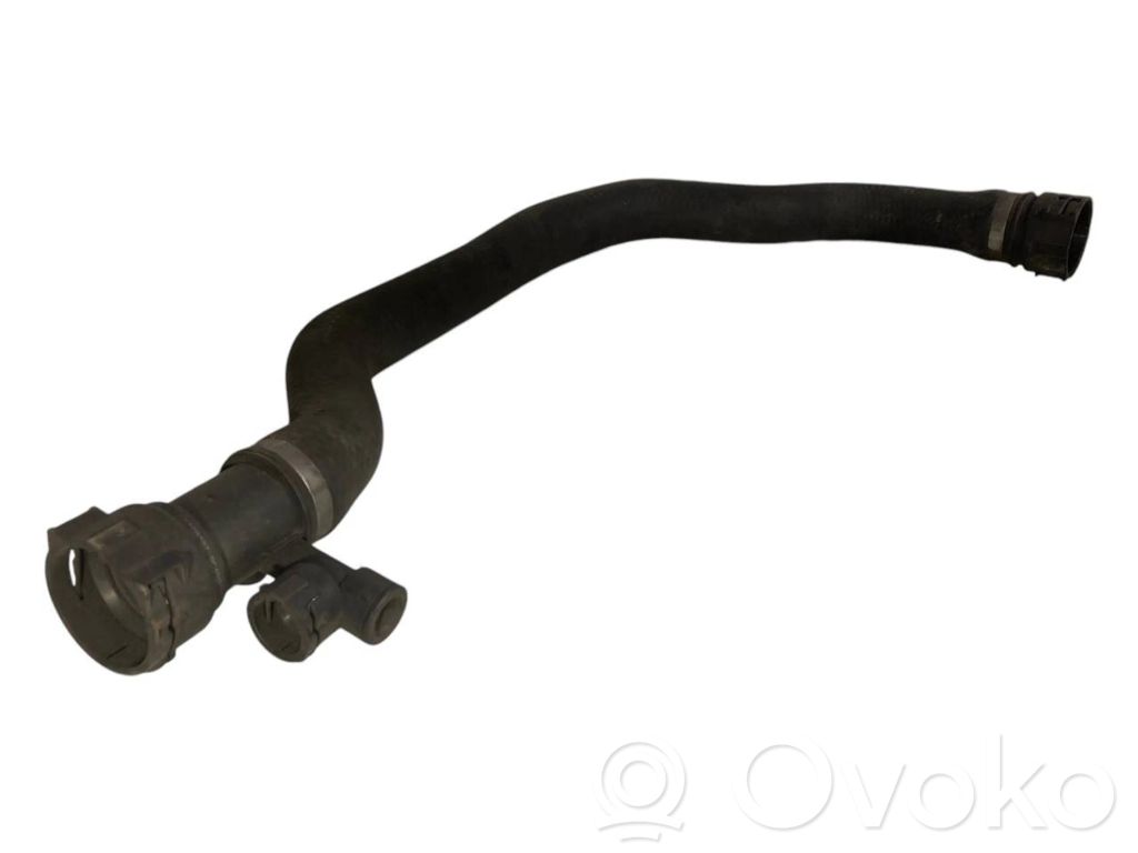 Caurulīte (-es) / šļūtene (-es)