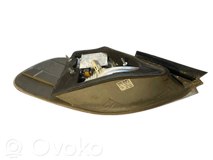 Aizmugurējais lukturis virsbūvē