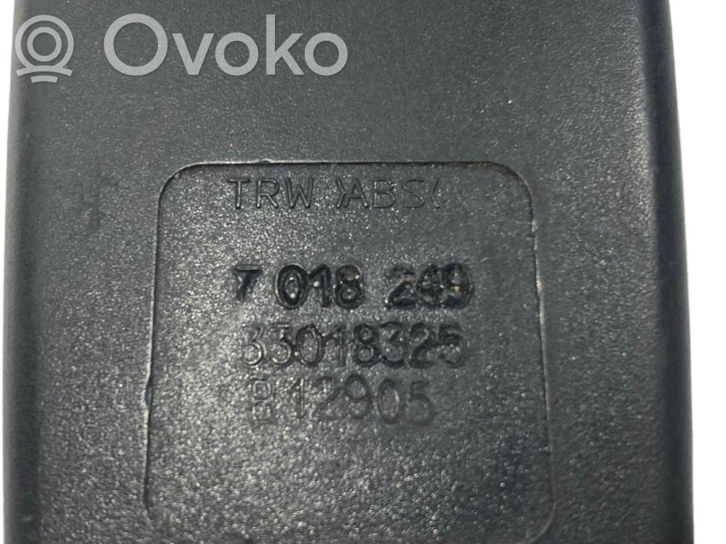 Vidējās jostas sprādze (aizmugurē)