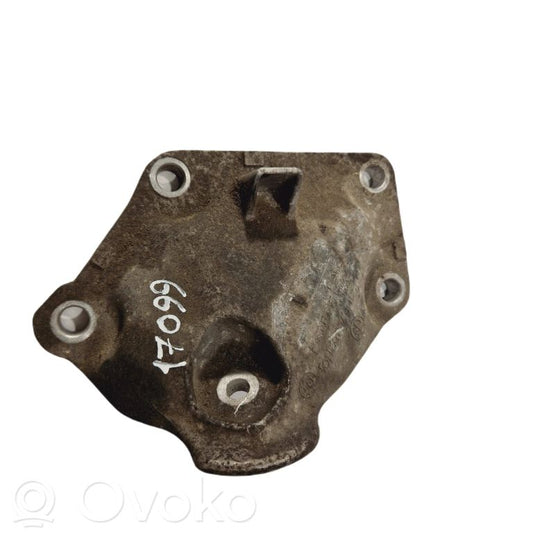 Engine mounting bracket