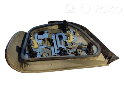 Aizmugurējais lukturis virsbūvē