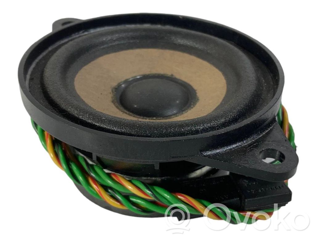 Skaļrunis priekšējā panelī