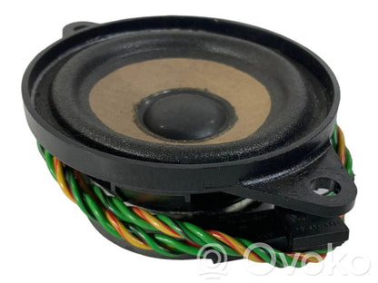 Skaļrunis priekšējā panelī